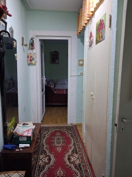 Apartament cu 3 camere semidecomandat în Tineretului