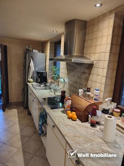Casă individuală cu 7 camere cu Garaj în Florești