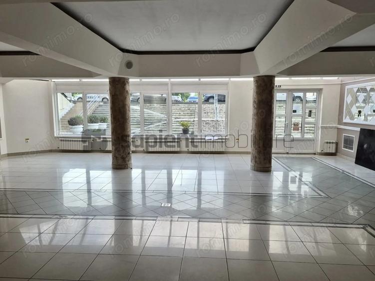 Spațiu comercial, de 395 mp, în Centru Civic