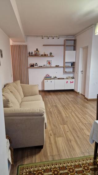 Apartament cu 2 camere decomandat în Lacul Tei