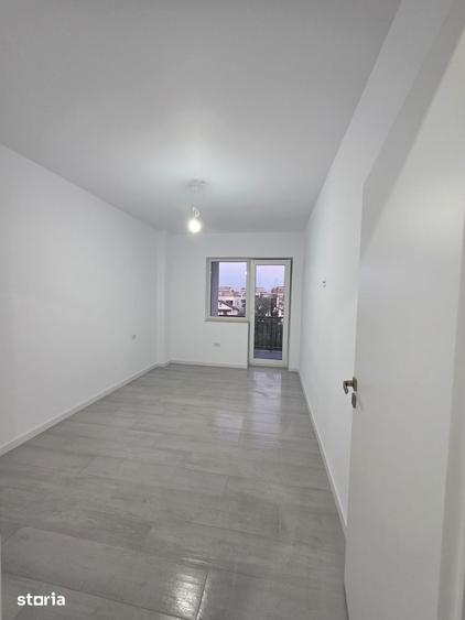 Apartament cu 3 camere în Tractorul