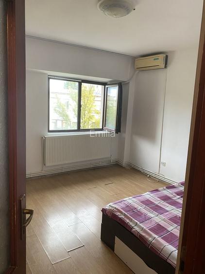 Vand apartament o camera