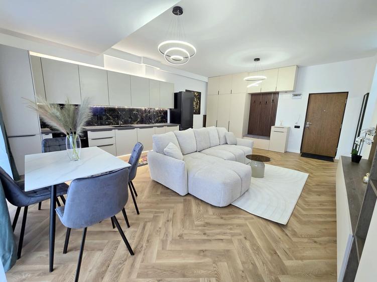 Apartament cu 2 camere semidecomandat în Florești