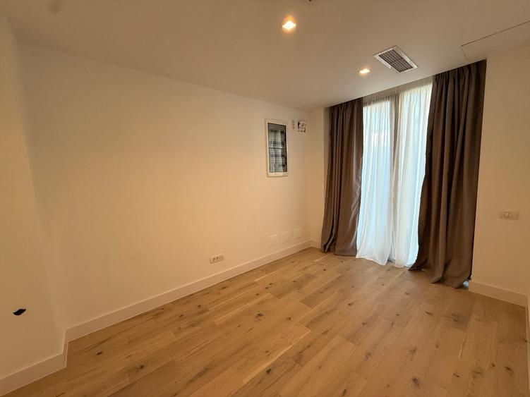 Casă individuală cu 6 camere cu Canalizare în Pipera