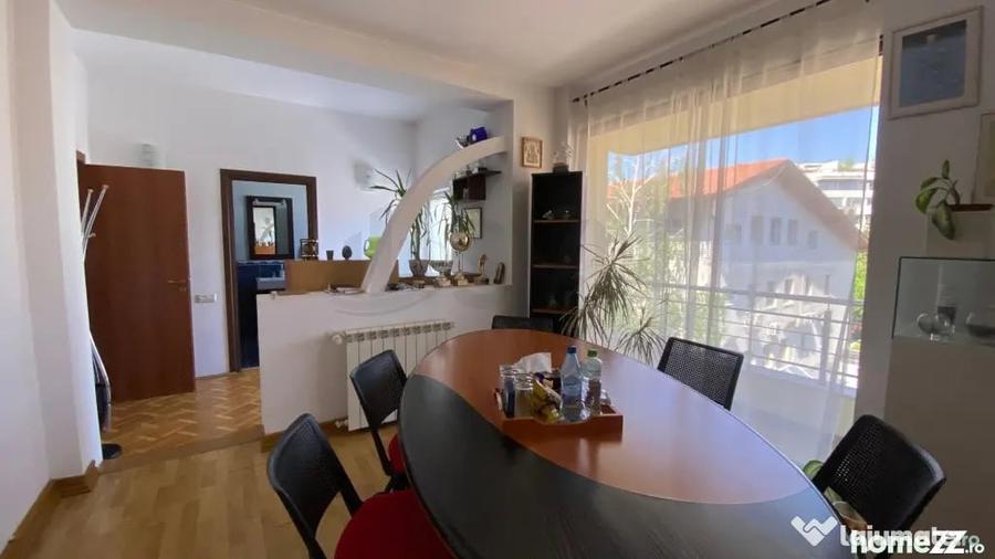Casă cu 7 camere cu Teren 250 Mp în Nordului