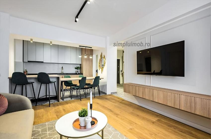 Apartament cu 3 camere decomandat, mobilat în P-ța Romană