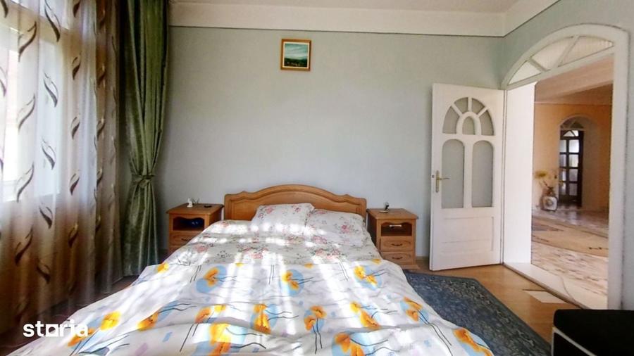 Casă cu 7 camere cu Teren 1200 Mp în Sânmartin