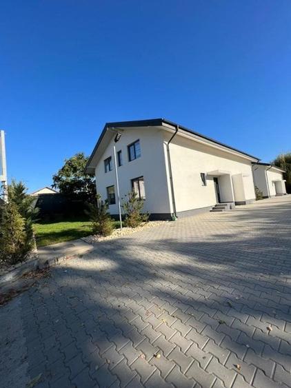 Duplex cu 5 camere cu Teren 250 Mp în Autogară