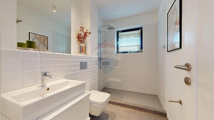 Apartament cu 3 camere semidecomandat în Centrul Istoric