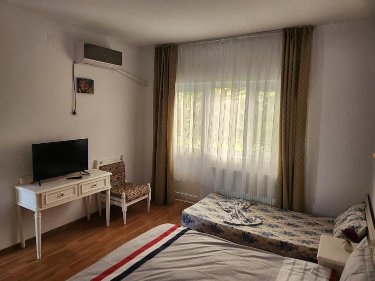 Casă cu 7 camere cu Teren 300 Mp în Nord