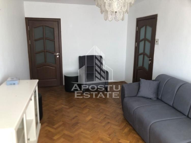 Apartament cu 4 camere semidecomandat în Circumvalațiunii