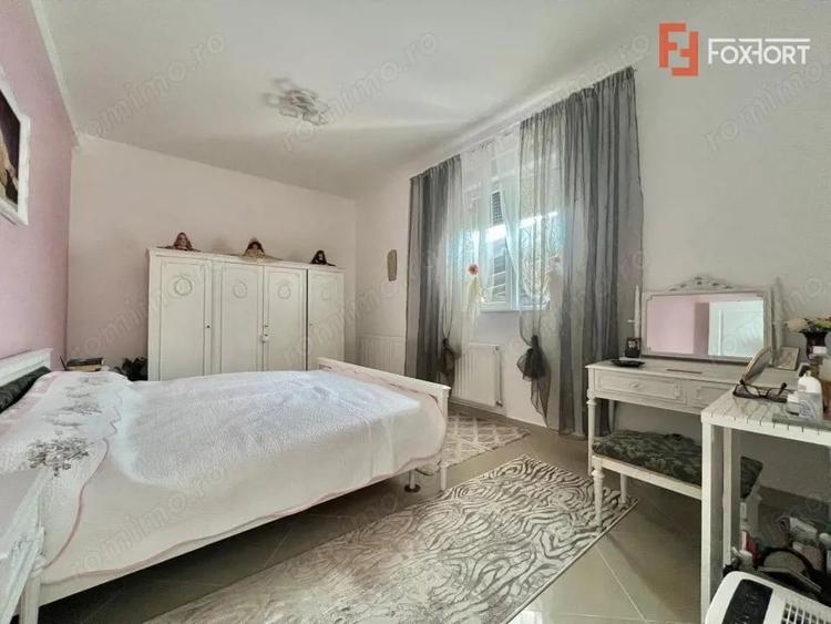 Casă cu 9 camere cu Teren 578 Mp în Ghiroda