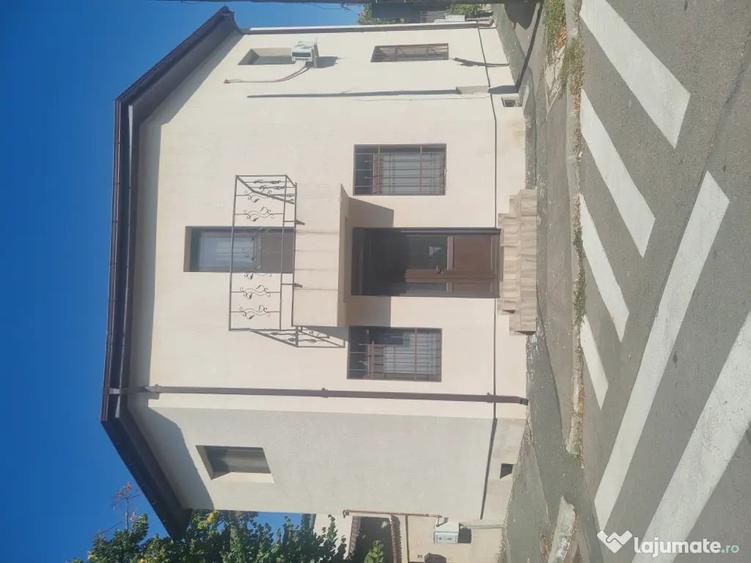 Casă cu 5 camere în Domenii