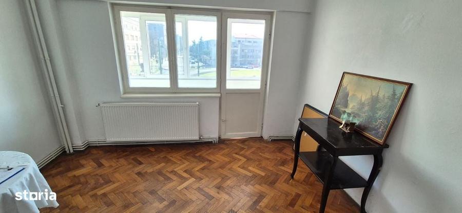 Apartament cu 3 camere în Romanilor