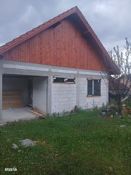 Casă cu 4 camere în Brăișoru