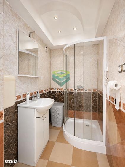 Apartament cu 3 camere semidecomandat în Centrul Civic