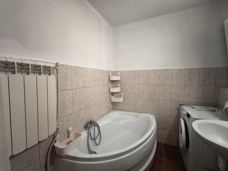 Apartament cu 2 camere decomandat în Eroii Revoluției