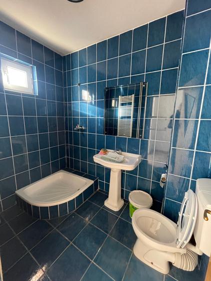 Casă cu 7 camere cu Canalizare în Bucur Obor
