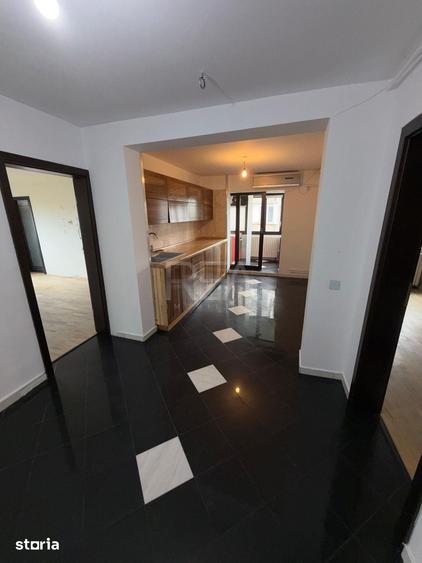 Apartament cu 4 camere semidecomandat în Crângași