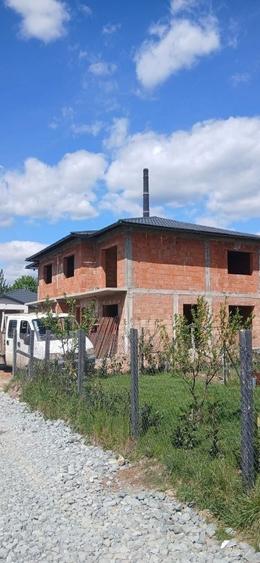 Casă cu 4 camere în Satu Nou de Sus