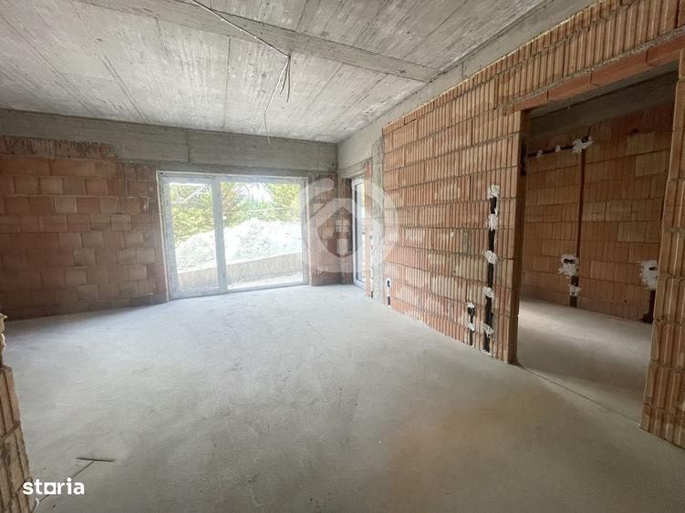 Apartament cu 4 camere în Cristian