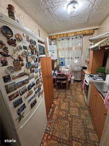 Apartament cu 4 camere decomandat în Berceni