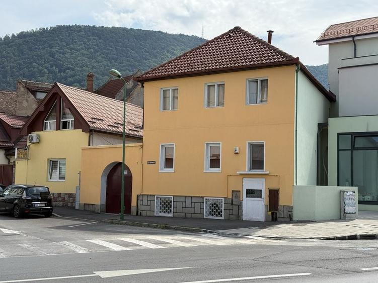 Casă cu 4 camere în Centrul Civic