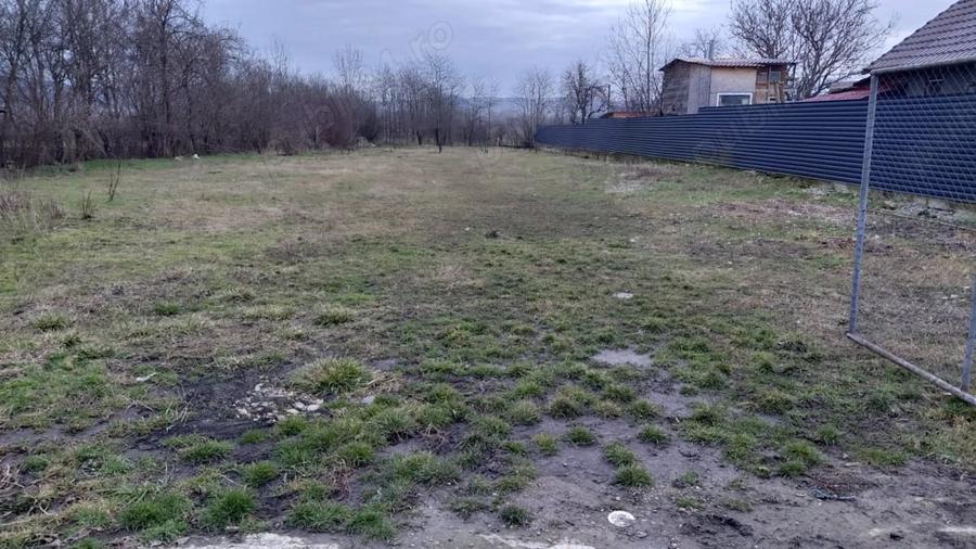 Spațiu comercial, în Răscruci