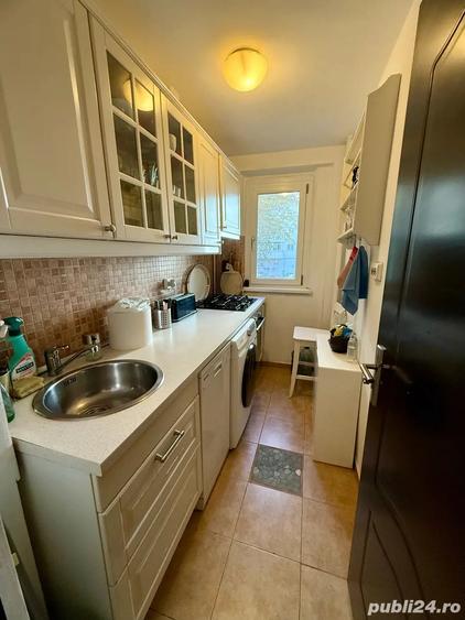 Apartament cu 2 camere decomandat în P-ța Victoriei
