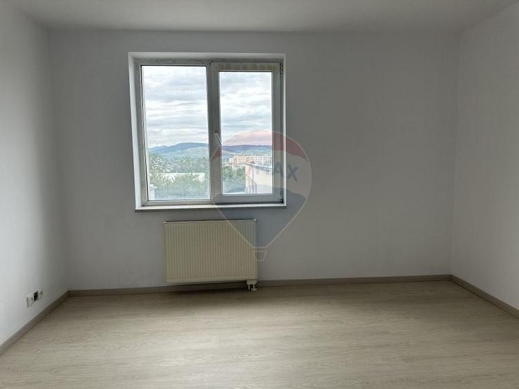 Apartament cu 4 camere decomandat în Calea Romanului