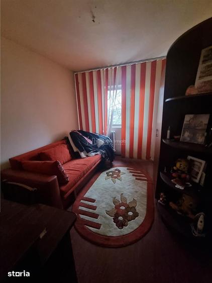 Apartament cu 3 camere decomandat în Libertății