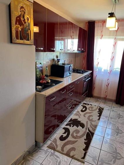 Apartament cu 2 camere decomandat în 1 Decembrie