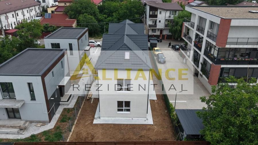 Casă individuală cu 5 camere decomandat cu Canalizare în Sud