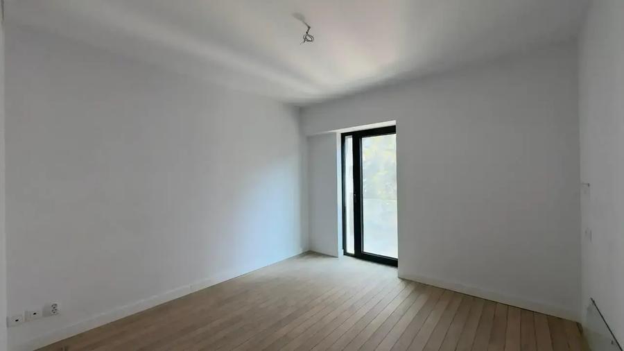 Apartament cu 3 camere semidecomandat în Panduri