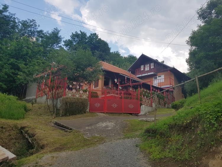 Casă cu 5 camere cu Teren 643 Mp în Poieni