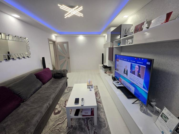 Apartament cu 3 camere decomandat în Berceni
