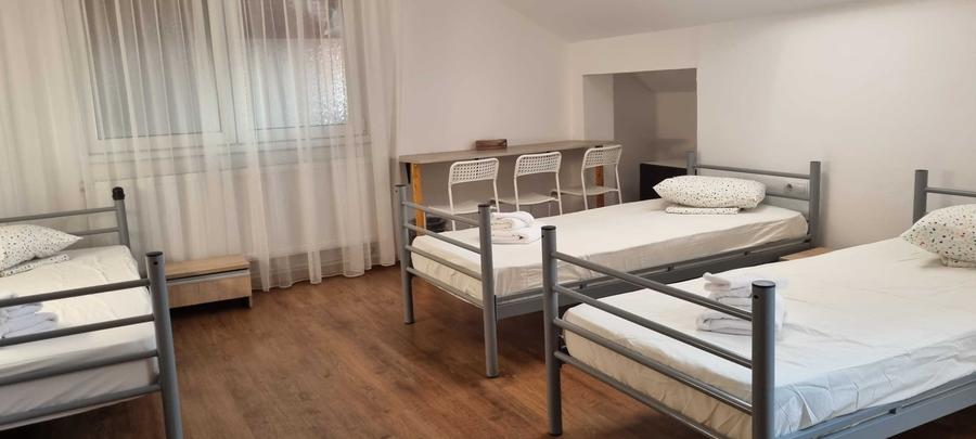 Apartament cu 4 camere decomandat în Aurel Vlaicu