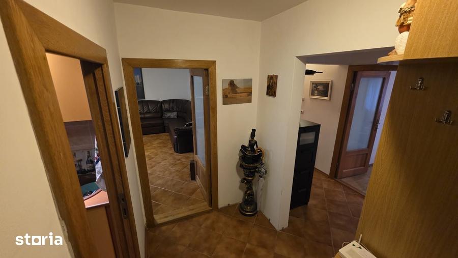 Apartament cu 3 camere decomandat în Central