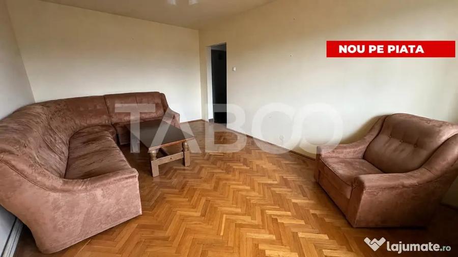 Apartament cu 4 camere decomandat în Ștrand