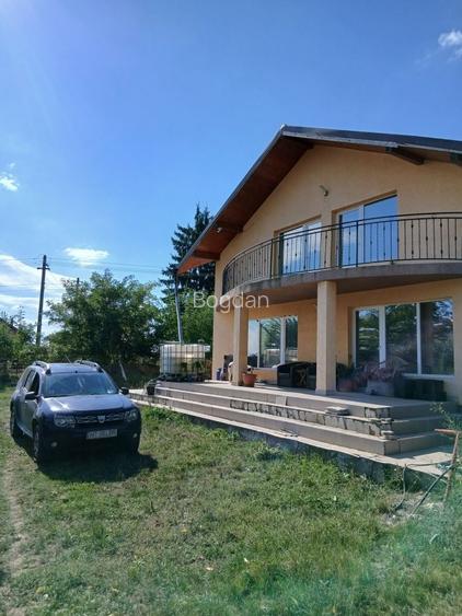 Vand Vila cu teren aferent