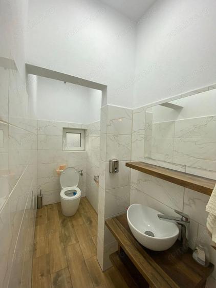 Casă cu 5 camere cu Teren 5000 Mp în Central