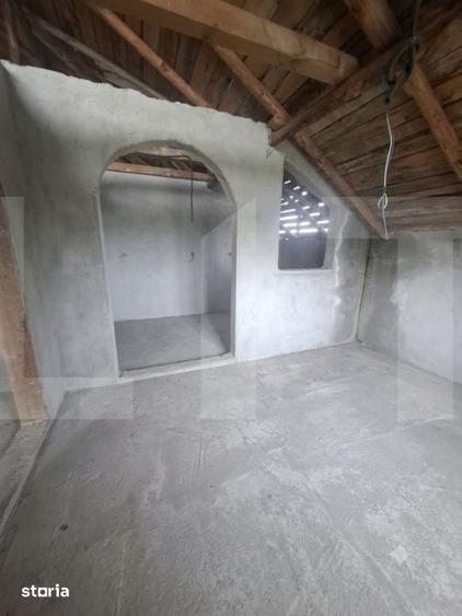 Casă cu 10 camere cu Teren 10000 Mp în Cotu