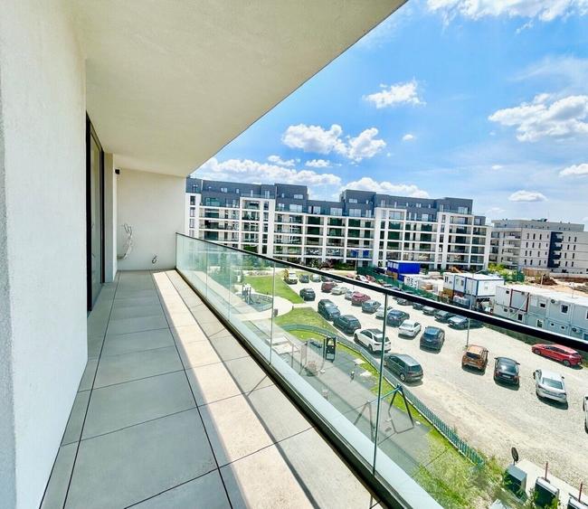 Apartament cu 4 camere decomandat în Băneasa