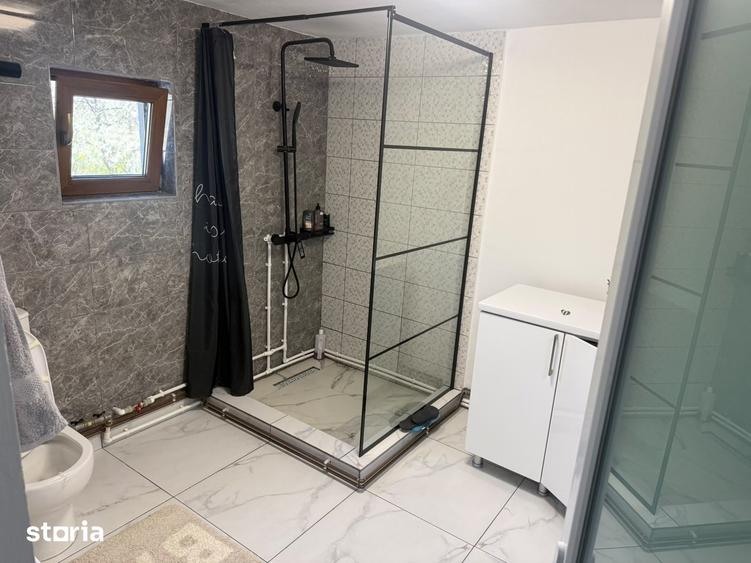 Casă cu 7 camere cu Teren 5900 Mp în Băbana