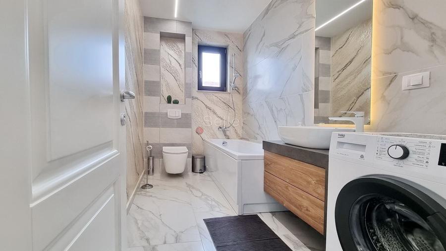 Apartament cu 3 camere decomandat în Brașovul Vechi