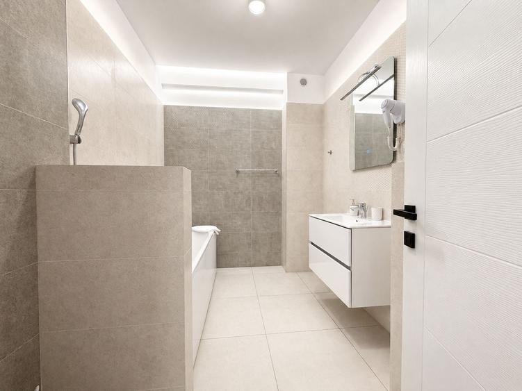 Apartament cu 2 camere decomandat, mobilat în Mamaia