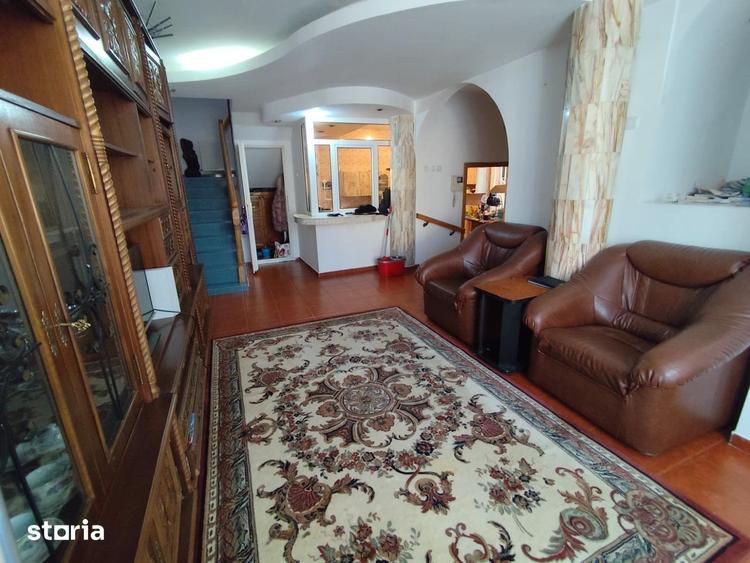 Casă cu 6 camere cu Canalizare în Chitila