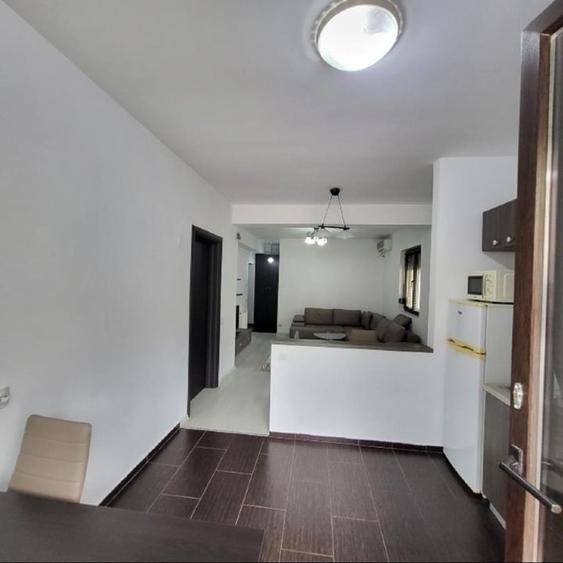 Apartament cu 2 camere semidecomandat, mobilat în Băneasa
