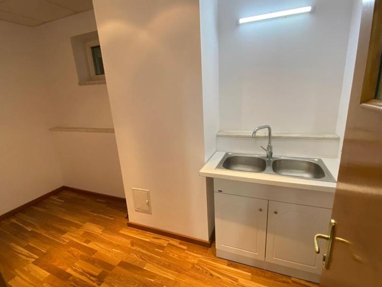 Apartament cu 10 camere decomandat în Aviatorilor