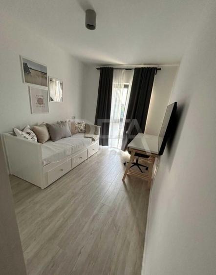 Apartament cu 3 camere decomandat, mobilat în P-ta Presei Libere